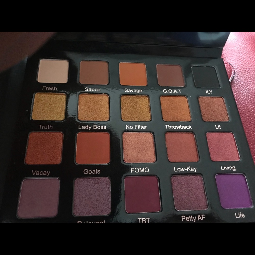 Violet Voss Pro Hashtag - Picture 4 of 7